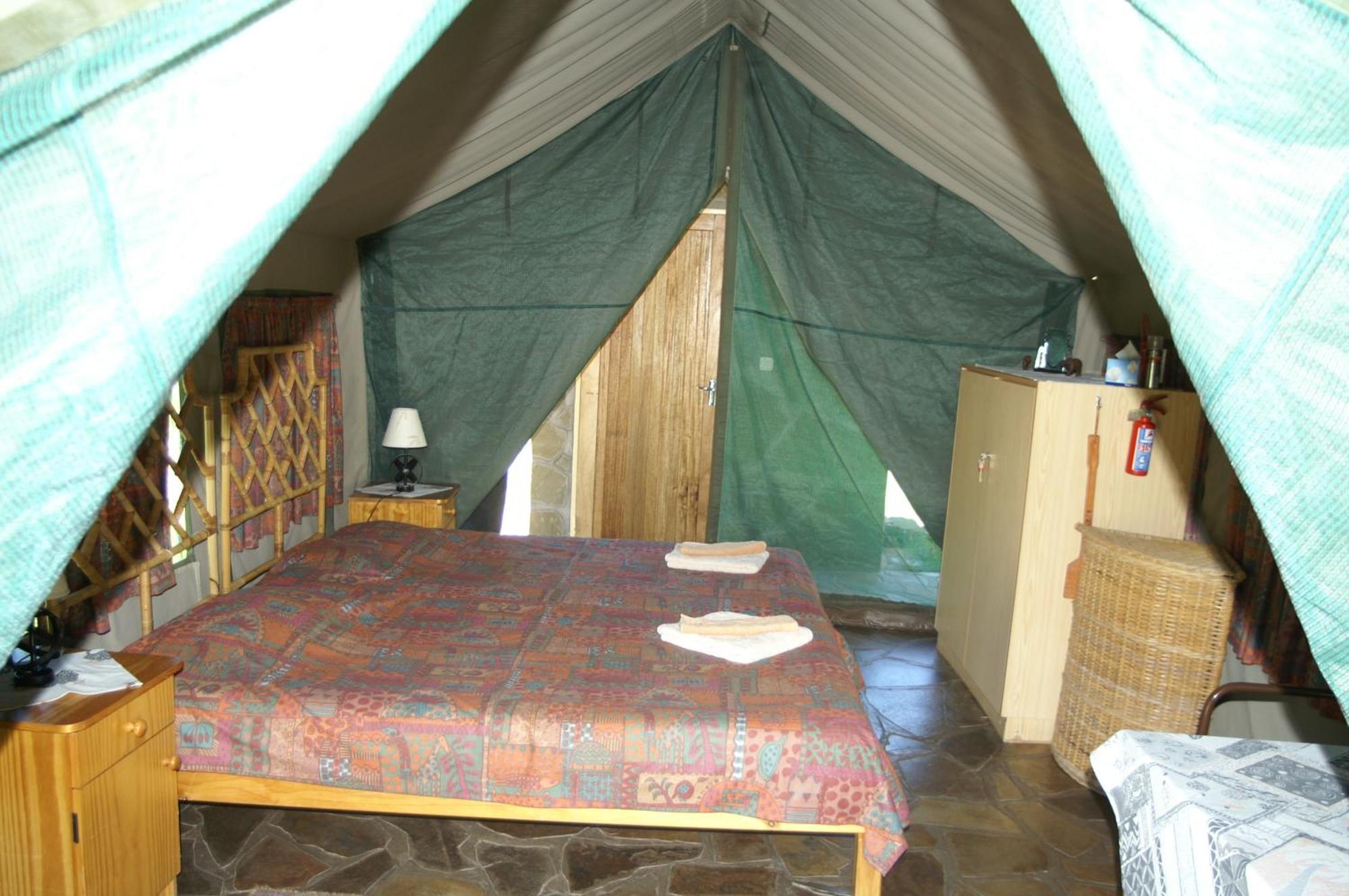 Etusis Lodge Usakos Bagian luar foto