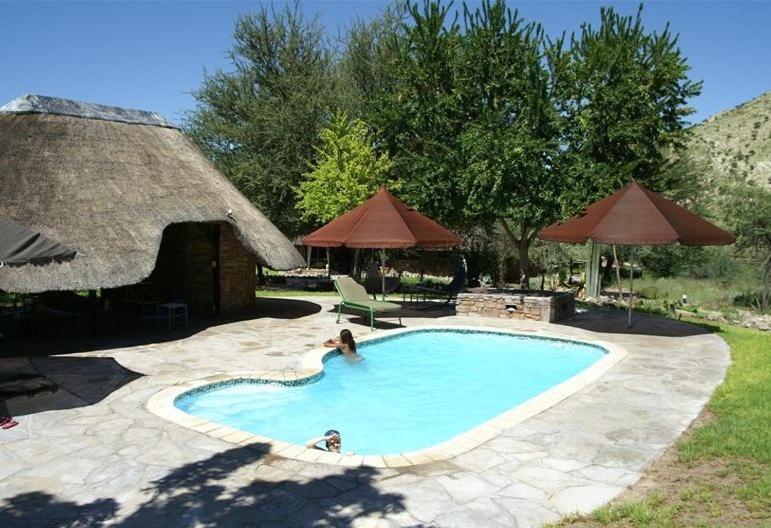 Etusis Lodge Usakos Bagian luar foto