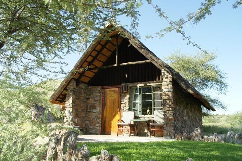 Etusis Lodge Usakos Bagian luar foto