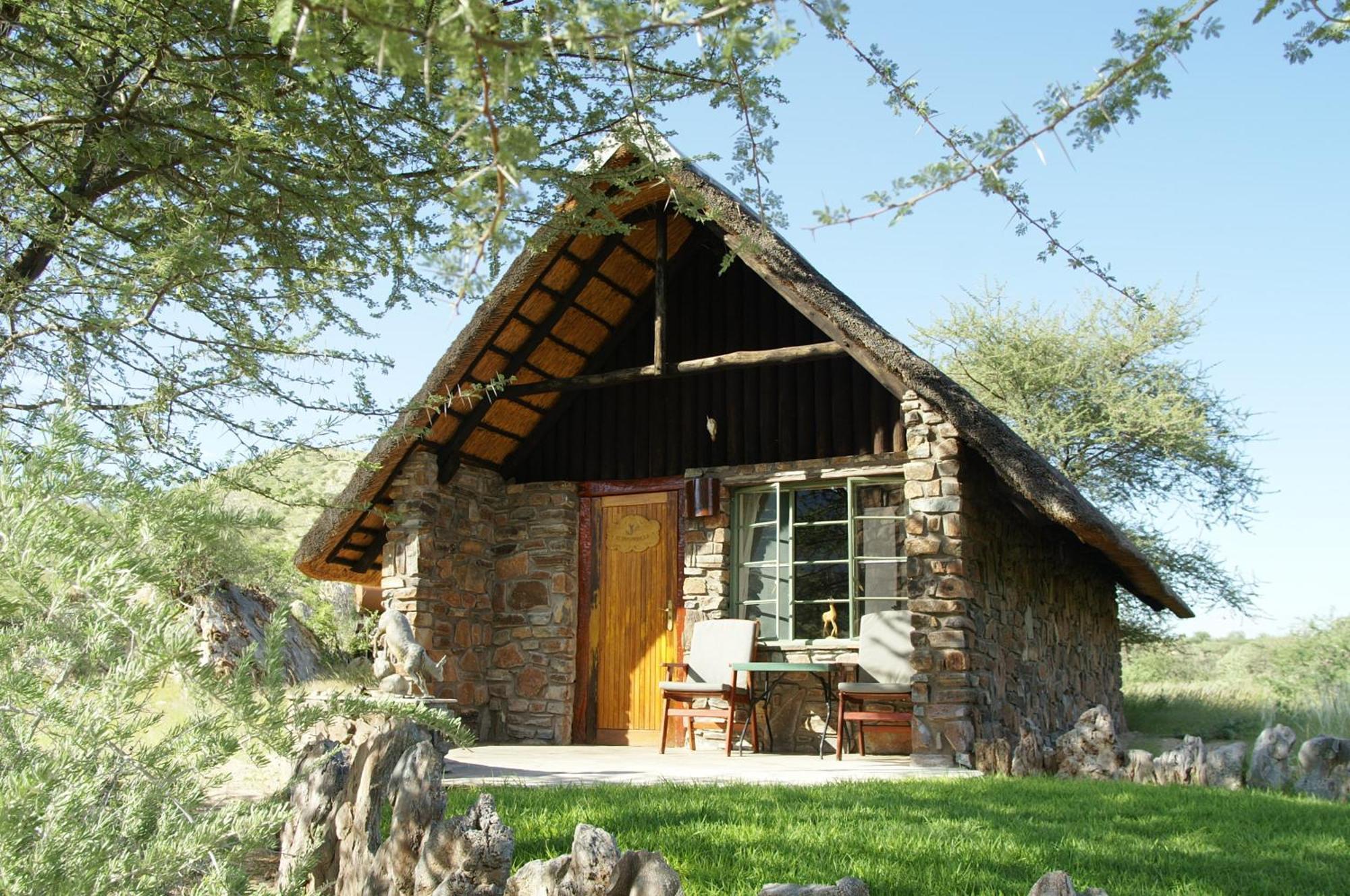 Etusis Lodge Usakos Bagian luar foto
