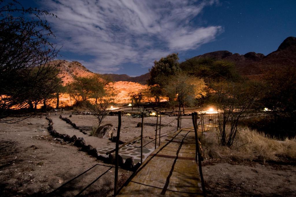 Etusis Lodge Usakos Bagian luar foto
