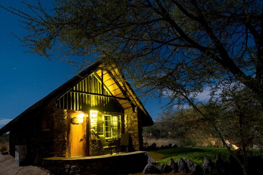 Etusis Lodge Usakos Bagian luar foto
