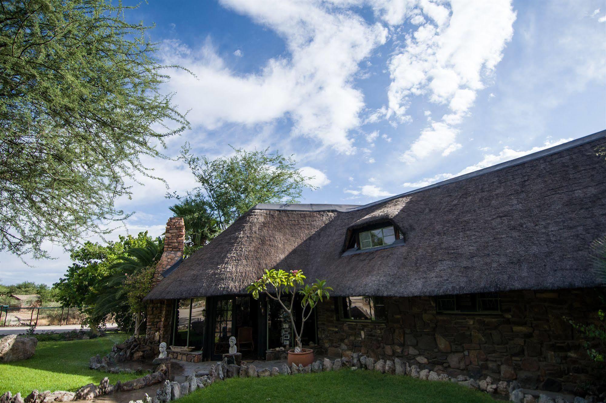 Etusis Lodge Usakos Bagian luar foto