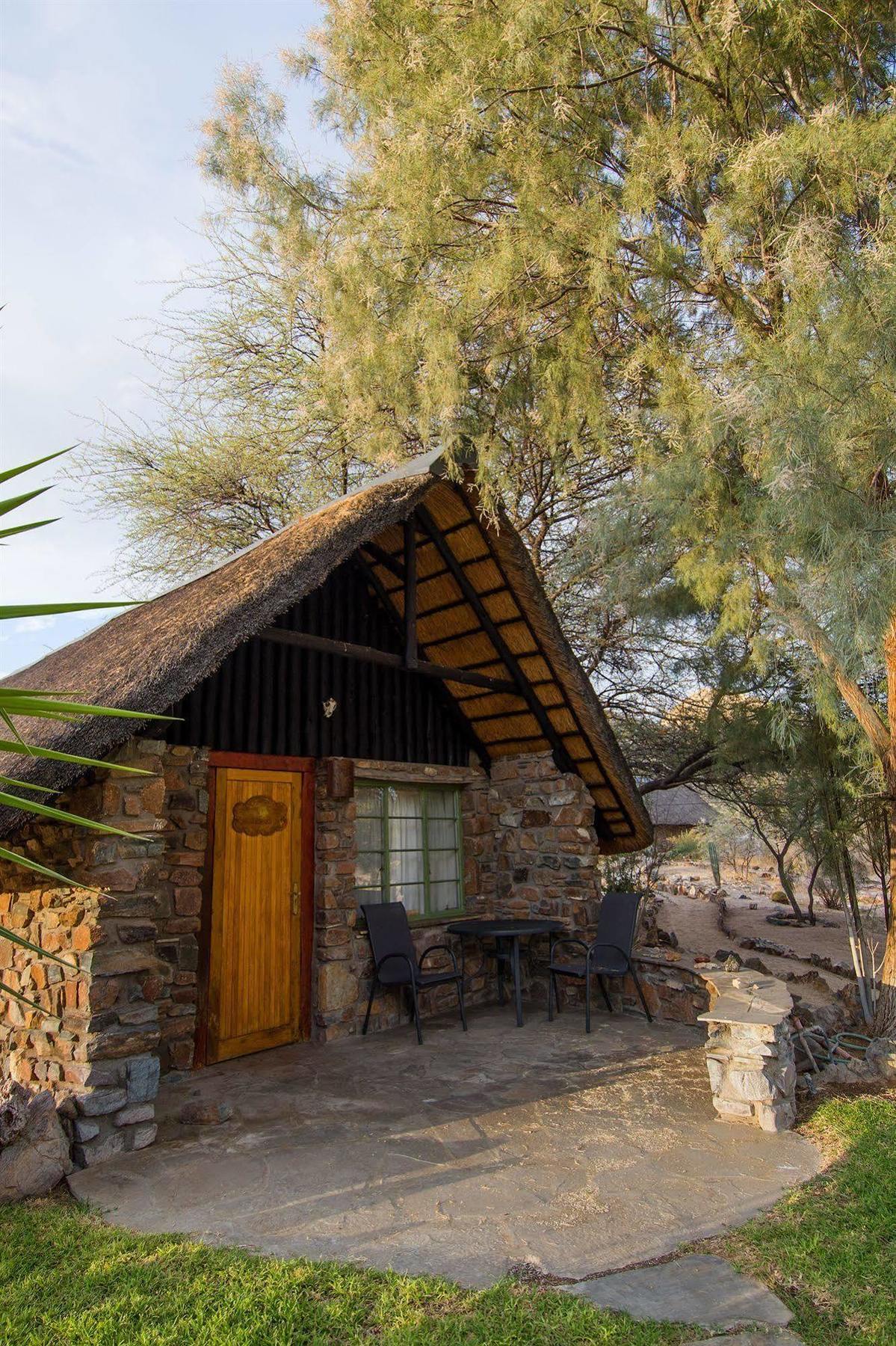 Etusis Lodge Usakos Bagian luar foto