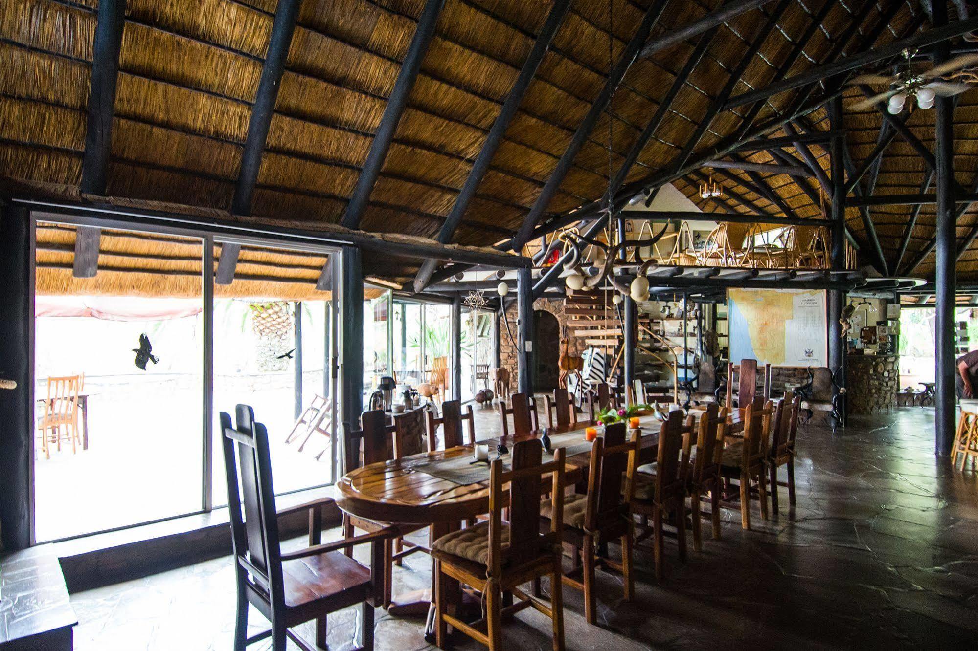 Etusis Lodge Usakos Bagian luar foto