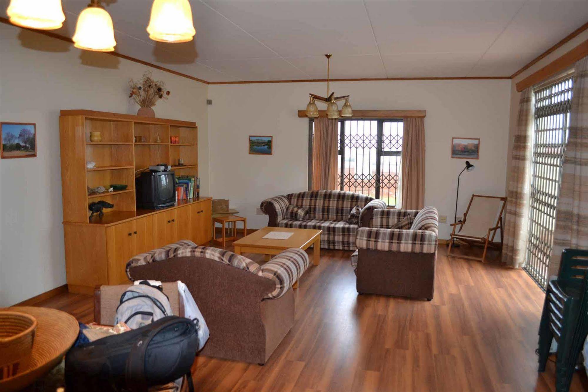 Etusis Lodge Usakos Bagian luar foto