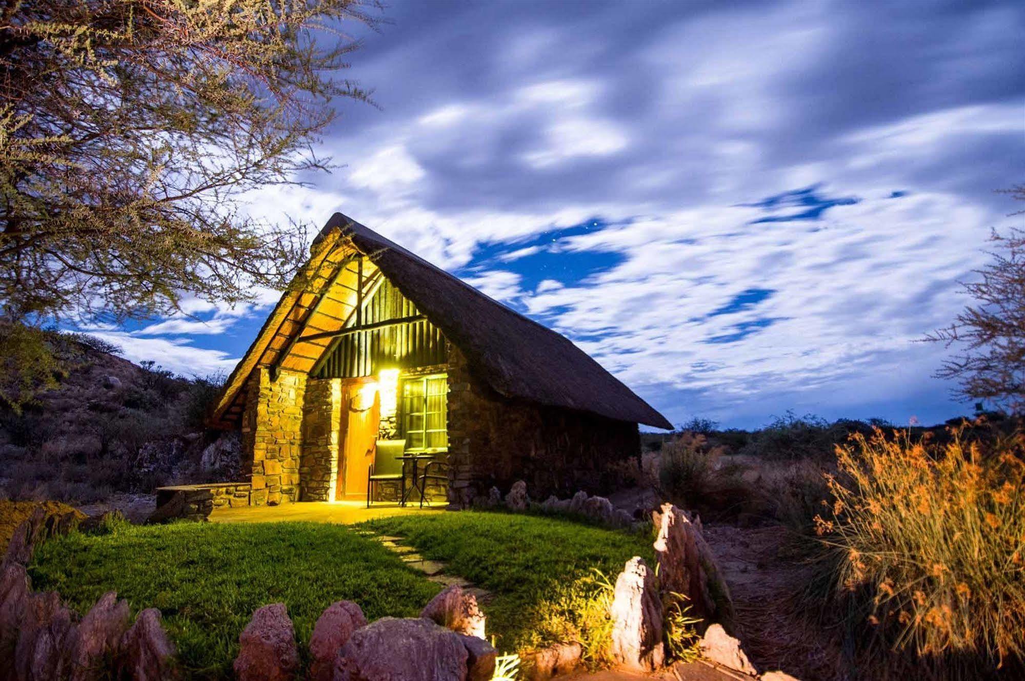 Etusis Lodge Usakos Bagian luar foto