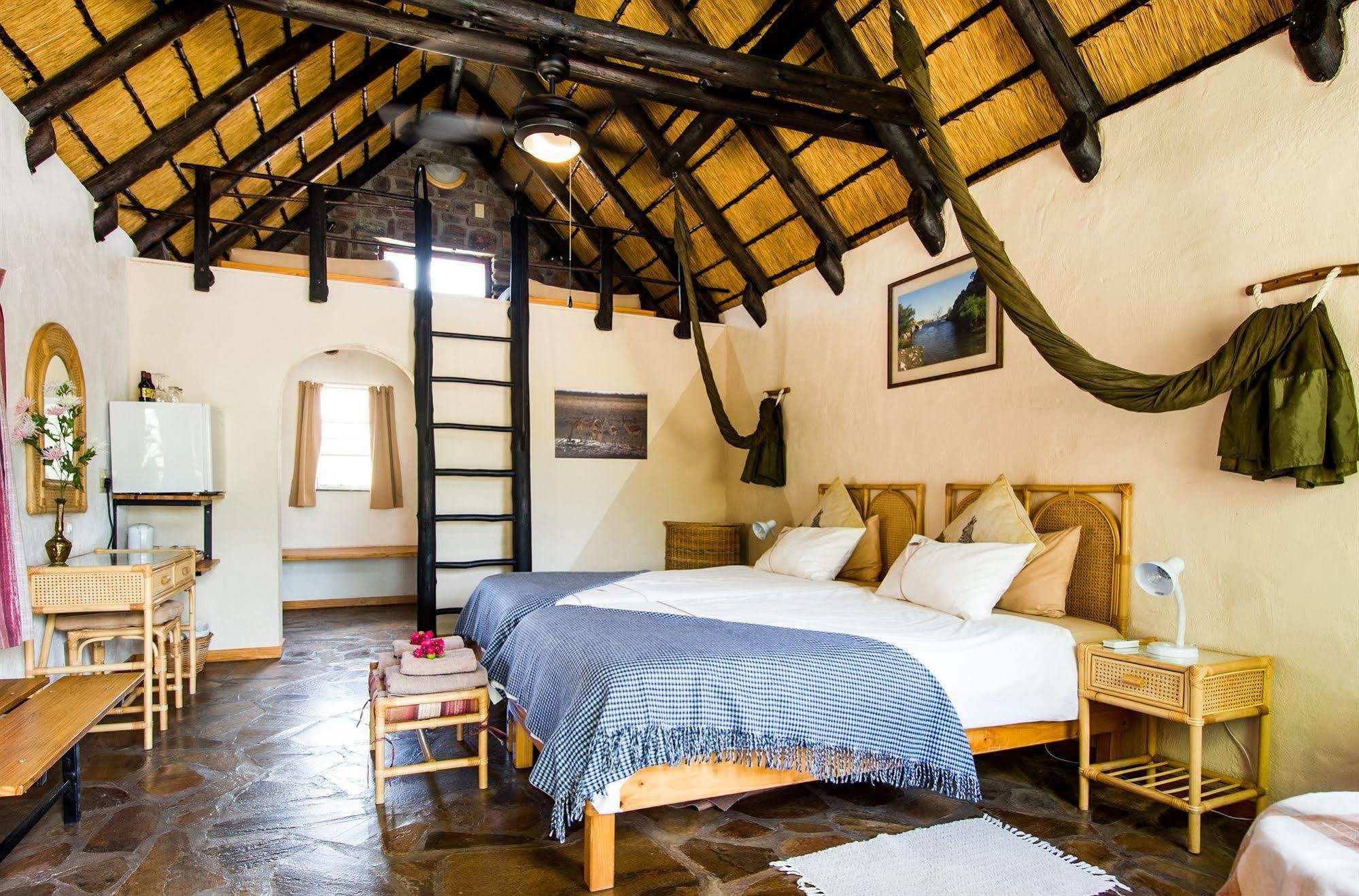 Etusis Lodge Usakos Bagian luar foto